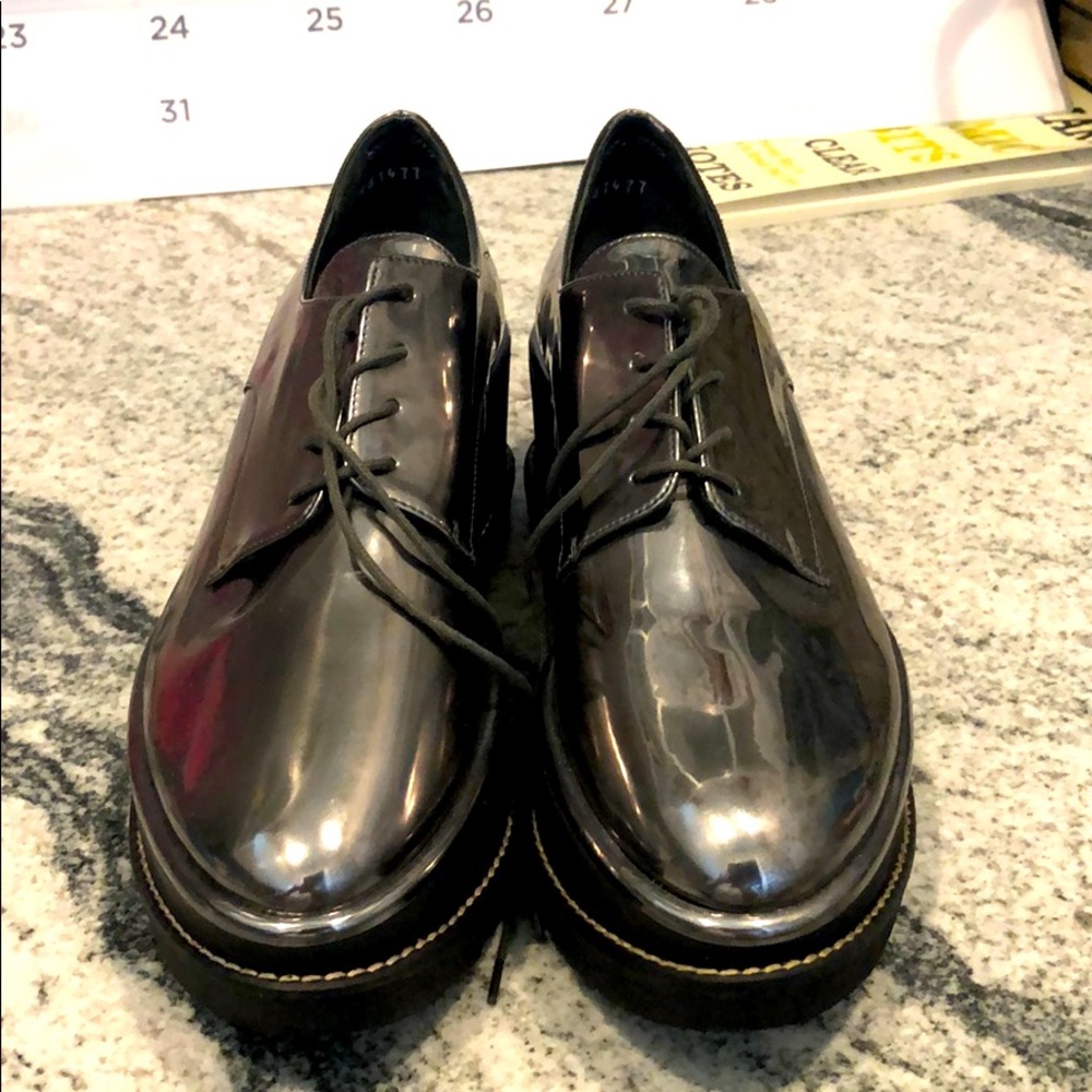 Stuart Weizmann size 8 silver wedge loafers EUC.
